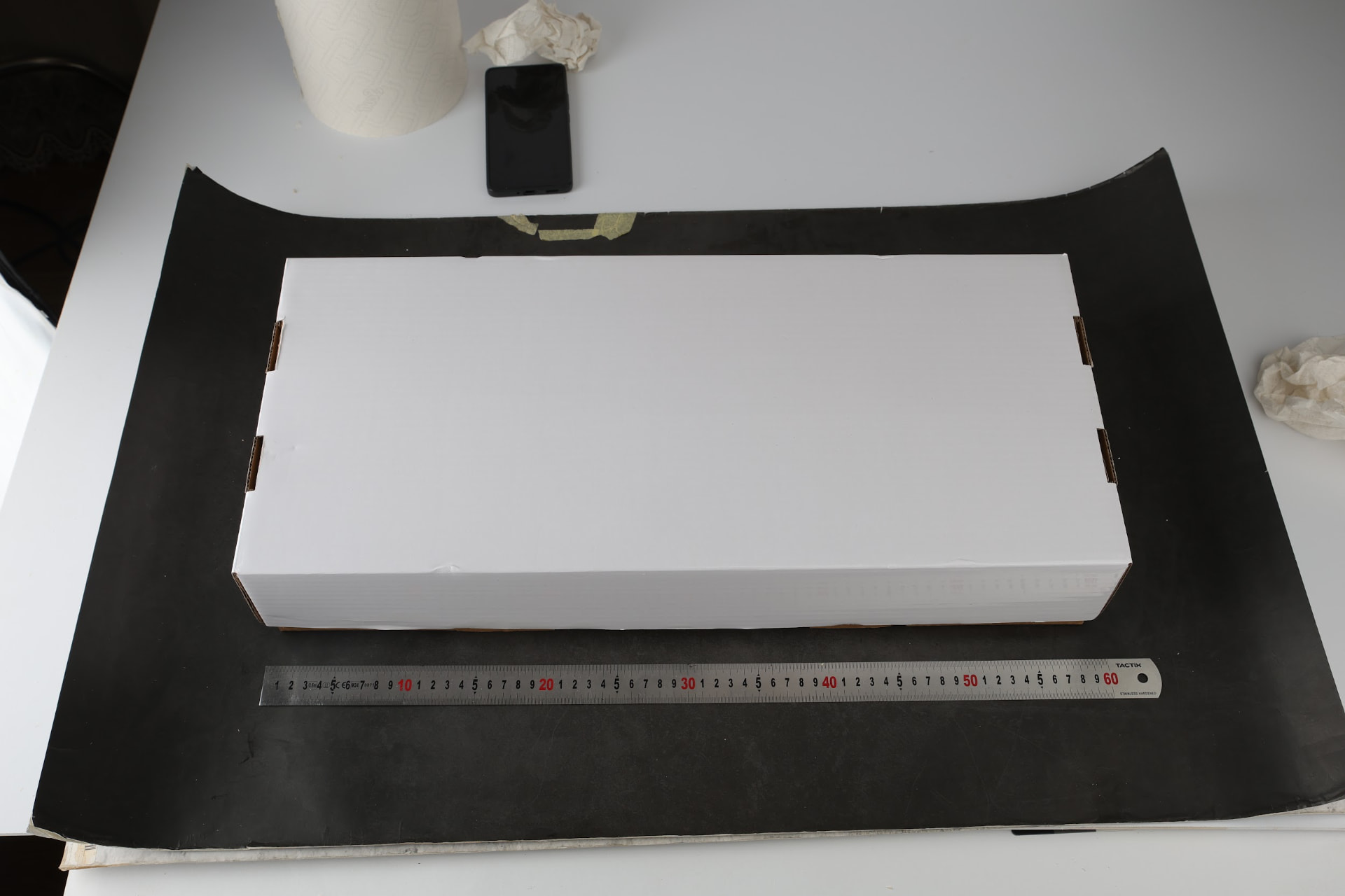 Caja de cartón cerrada de 60 cm